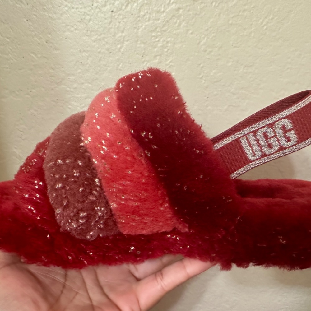 UGGS - Picture 3 of 3